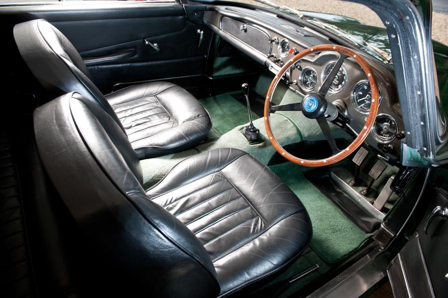Интерьер Aston Martin DB4 (DB4/355/R) 1960 года  (фото 16 из 20)